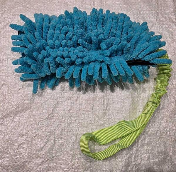 Mop Futterdummy blau mit Bungee hellgrün